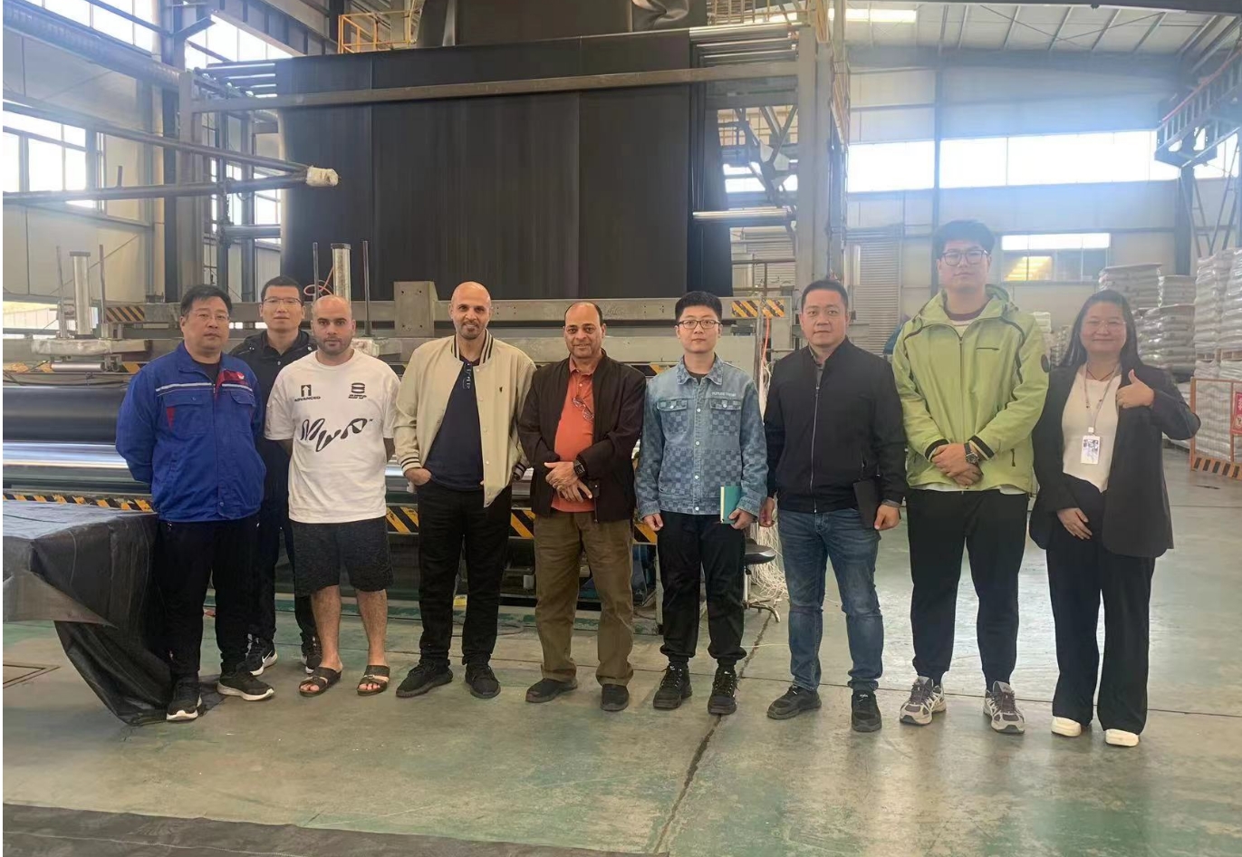 Foreign customer visits a factory for producing Yangguang geomembrane